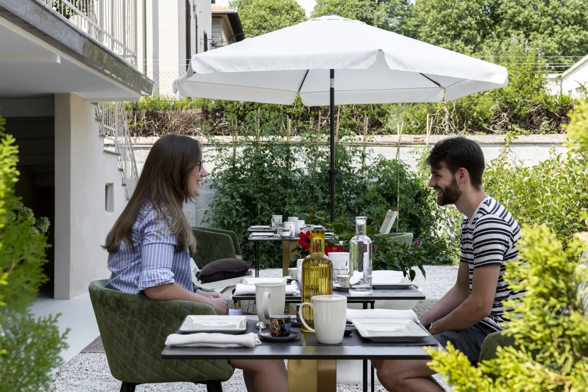 Colazione all’aperto a Villa La Tuia