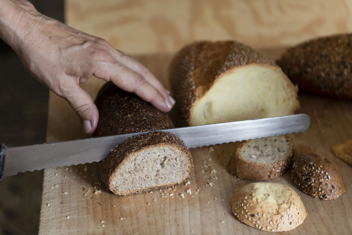 Pane fresco tagliato al momento
