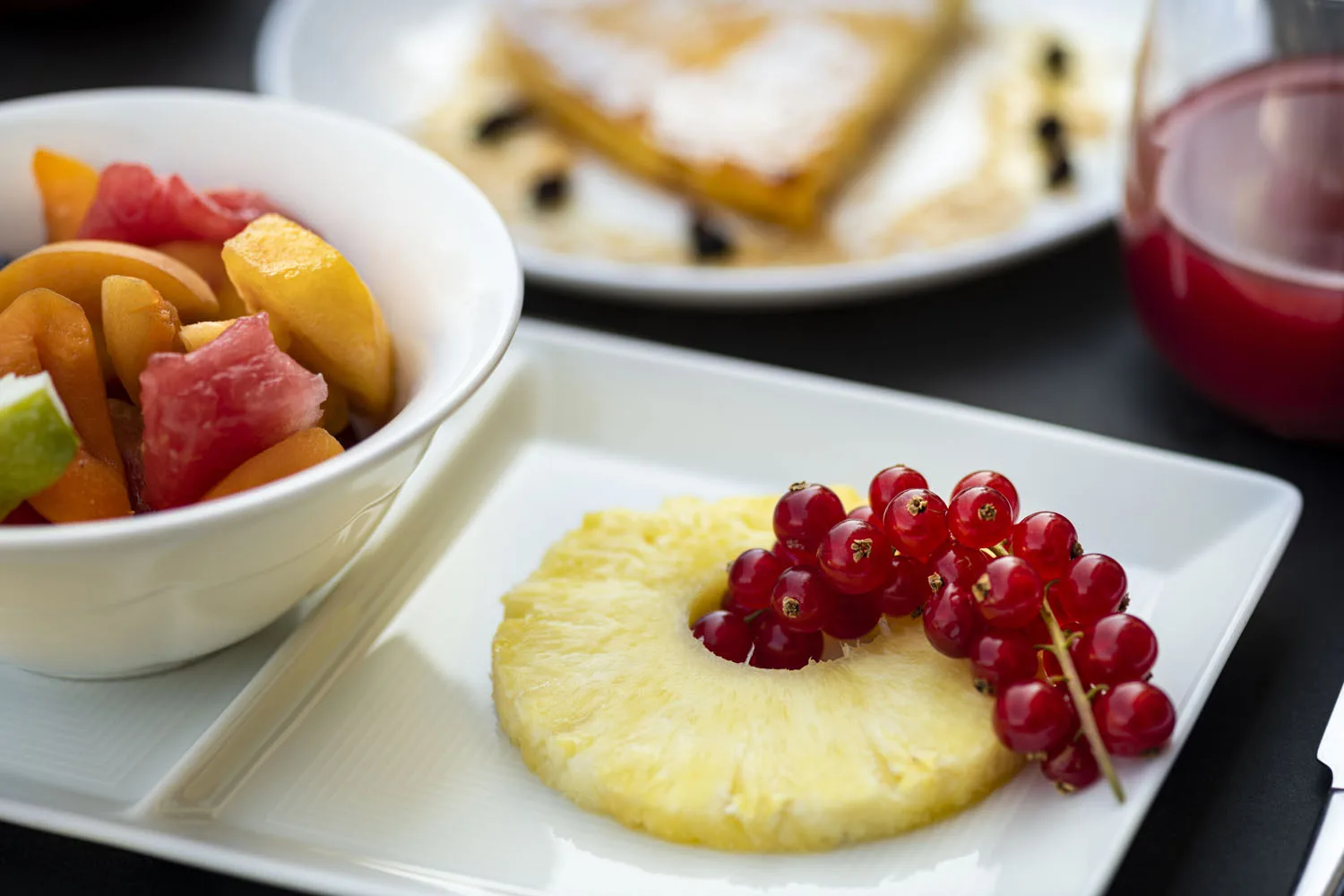 Frutta fresca preparata per la colazione