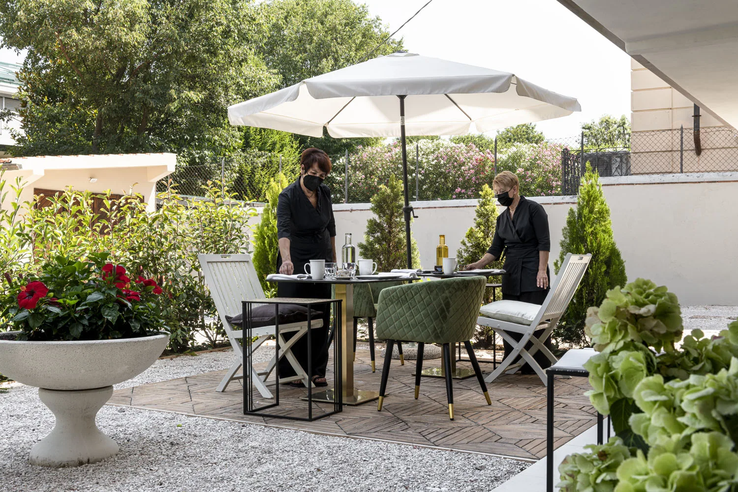Colazione servita nel giardino