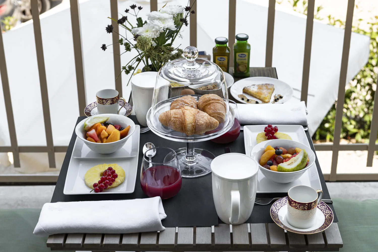 Colazione completa sulla terrazza privata