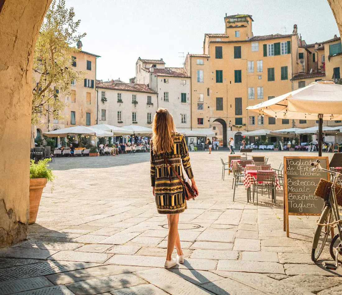 Piazza dell’Anfiteatro nel centro storico di Lucca